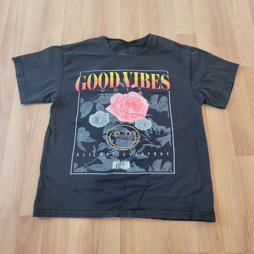 Good Vibes Black T-Shirt Size Large
